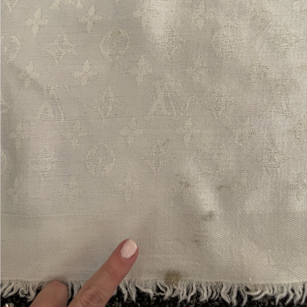 Louis Vuitton Monogram Ivory/White Silk Wool Blend Scarf - Picture 5 of 7